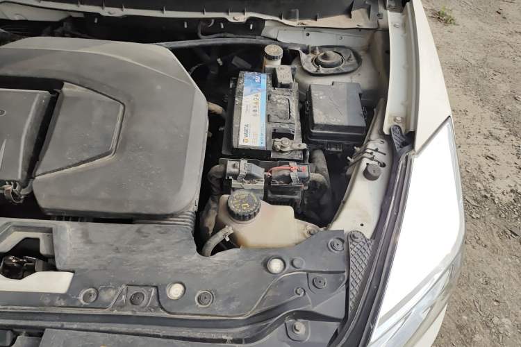 Used BAIC Senova X65 2015 2.0T Automatic Elite Model Engine Bay Left