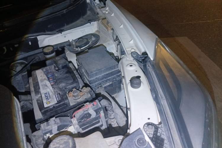 Used BAIC Senova X65 2015 2.0T Automatic Elite Model Engine Bay Left
