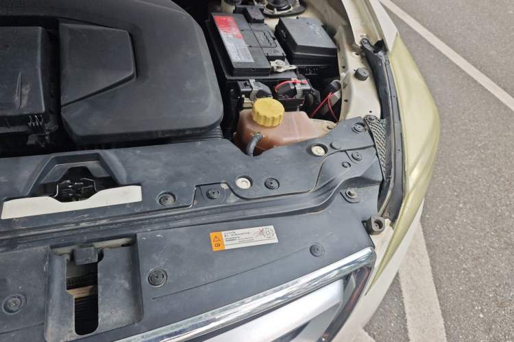 Used BAIC Senova X65 2015 2.0T Automatic Elite Model Engine Bay Left