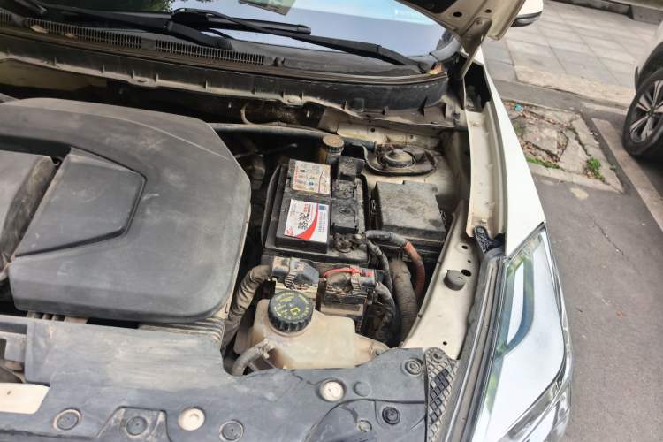 Used BAIC Senova X65 2015 2.0T Automatic Elite Model Engine Bay Left