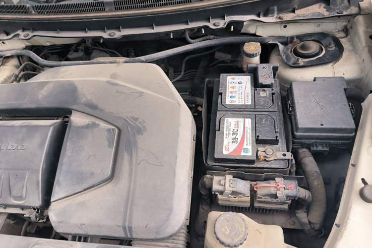 Used BAIC Senova X65 2015 2.0T Automatic Elite Model Engine Bay Left