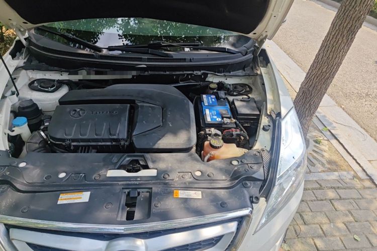 Used BAIC Senova X65 2015 2.0T Automatic Elite Model Engine Bay Left