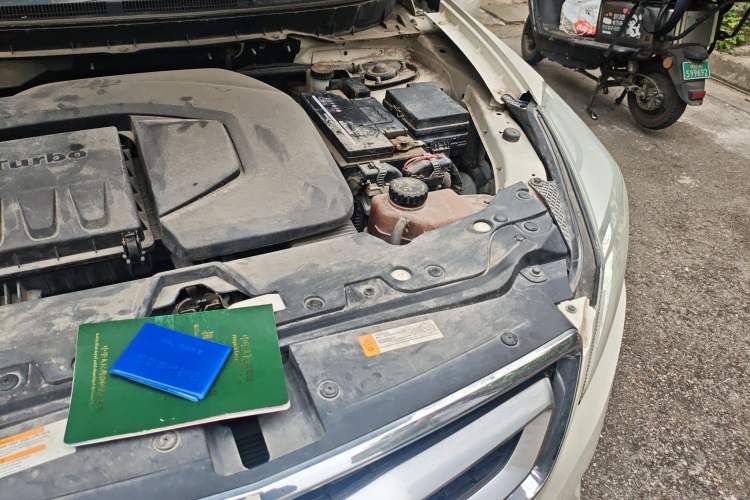 Used BAIC Senova X65 2015 2.0T Automatic Elite Model Engine Bay Left