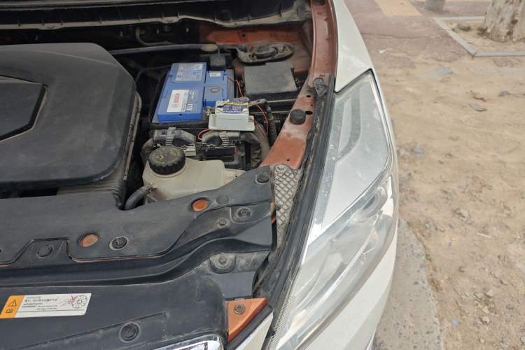 Used BAIC Senova X65 2015 2.0T Automatic Elite Model Engine Bay Left