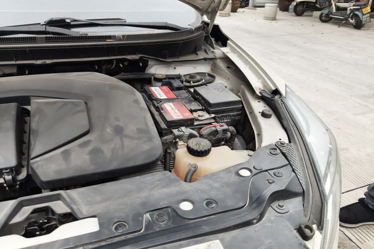 Used BAIC Senova X65 2015 2.0T Automatic Elite Model Engine Bay Left