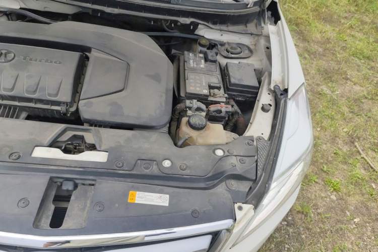 Used BAIC Senova X65 2015 2.0T Automatic Elite Model Engine Bay Left