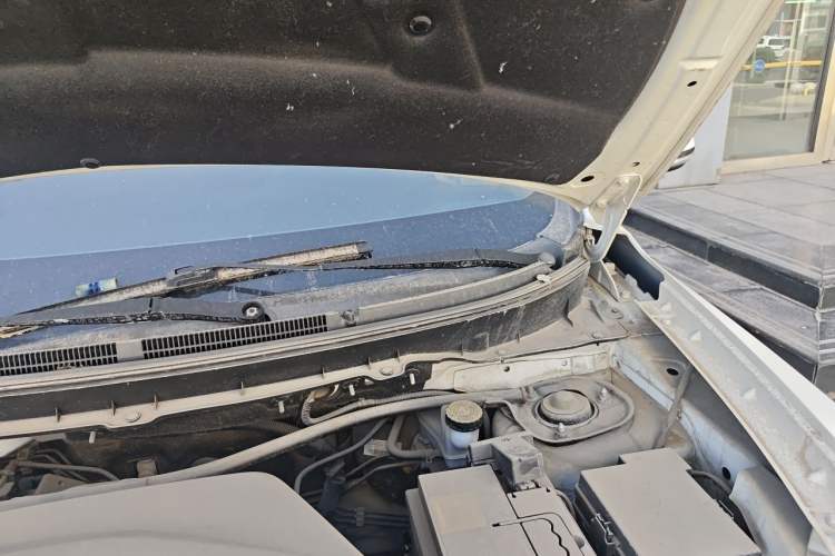 Used BAIC Senova X65 2015 2.0T Manual Luxury Edition Engine Bay Left