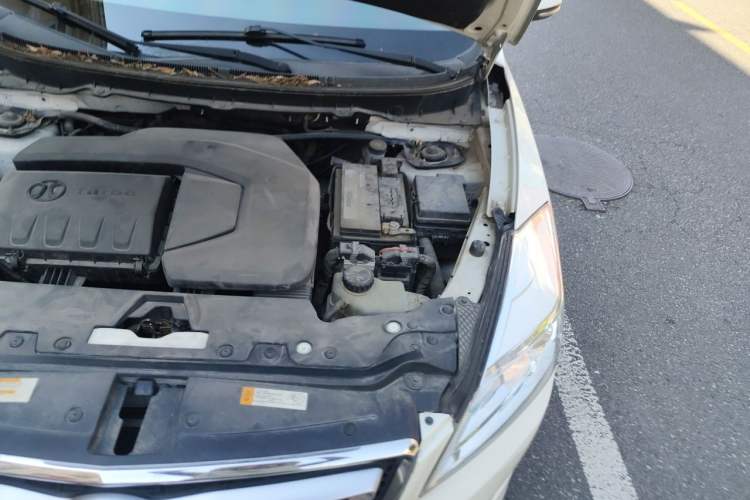 Used BAIC Senova X65 2015 2.0T Automatic Elite Model Engine Bay Left