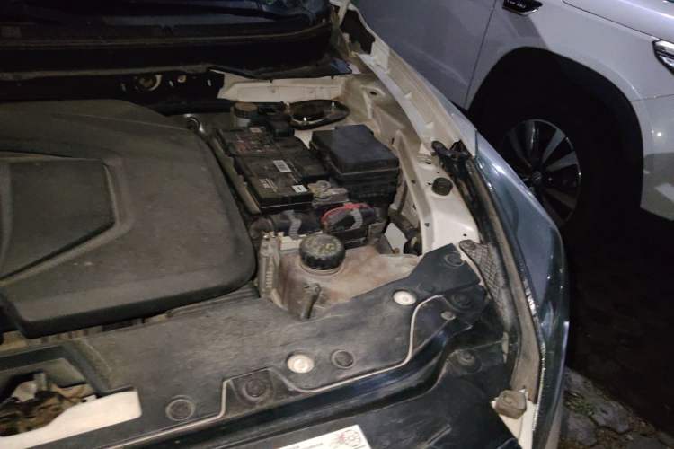Used BAIC Senova X65 2015 2.0T Automatic Elite Model Engine Bay Left
