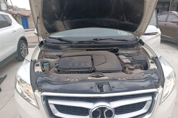 Used BAIC Senova X65 2015 2.0T Automatic Elite Model Engine Bay