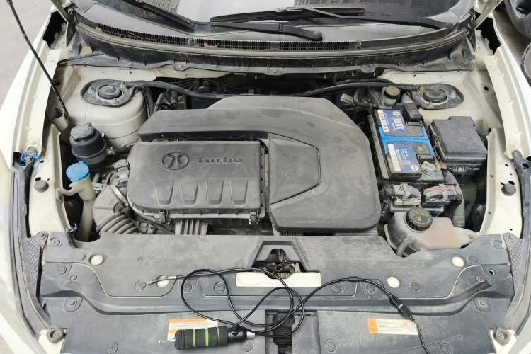 Used BAIC Senova X65 2015 2.0T manual Comfort trim level Engine Bay