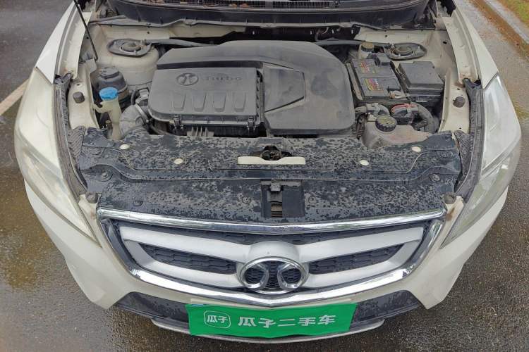 Used BAIC Senova X65 2015 2.0T automatic comfort version Engine Bay