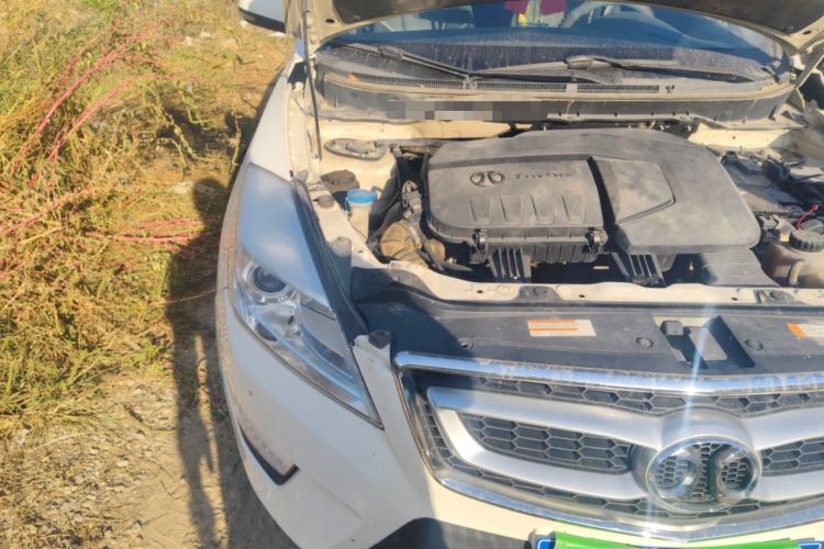 Used BAIC Senova X65 2015 2.0T Automatic Elite Model Engine Bay Right