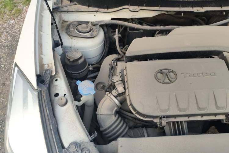Used BAIC Senova X65 2015 2.0T Manual Luxury Edition Engine Bay Right