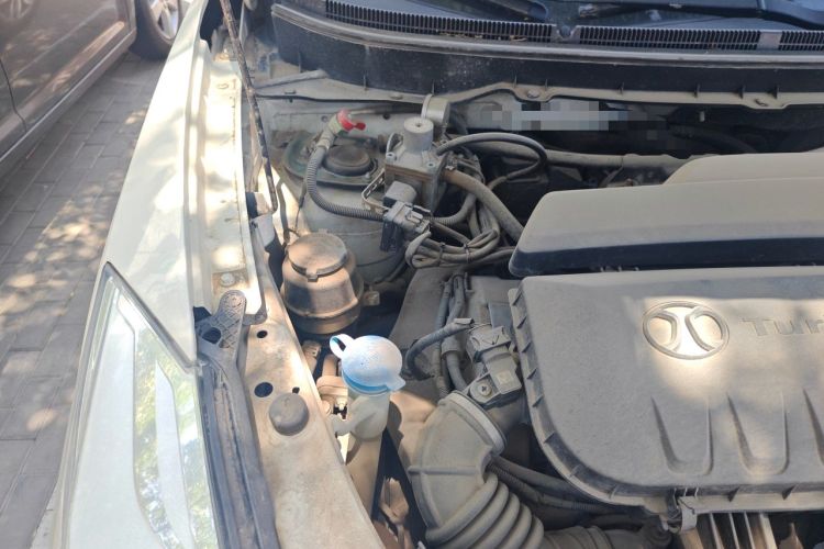 Used BAIC Senova X65 2015 2.0T Manual Luxury Edition Engine Bay Right