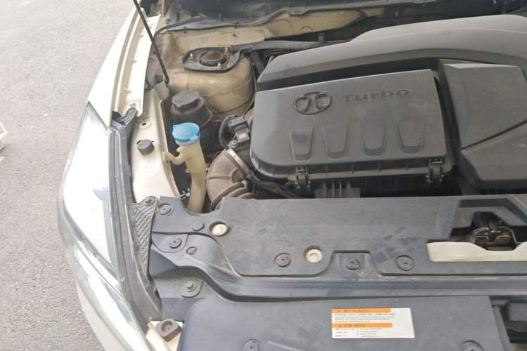 Used BAIC Senova X65 2015 2.0T Automatic Elite Model Engine Bay Right