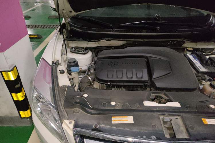 Used BAIC Senova X65 2015 2.0T Automatic Elite Model Engine Bay Right