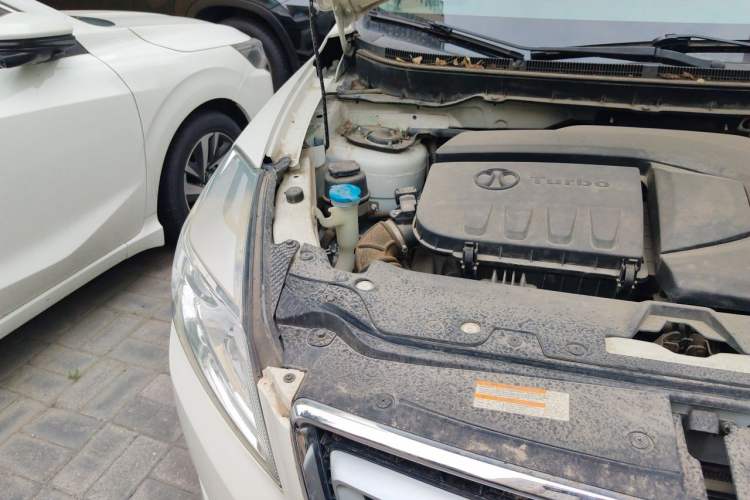 Used BAIC Senova X65 2015 2.0T Automatic Elite Model Engine Bay Right