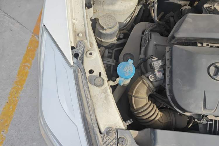 Used BAIC Senova X65 2015 2.0T Automatic Elite Model Engine Bay Right