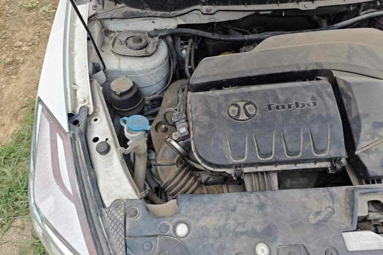 Used BAIC Senova X65 2015 2.0T automatic luxury version Engine Bay Right