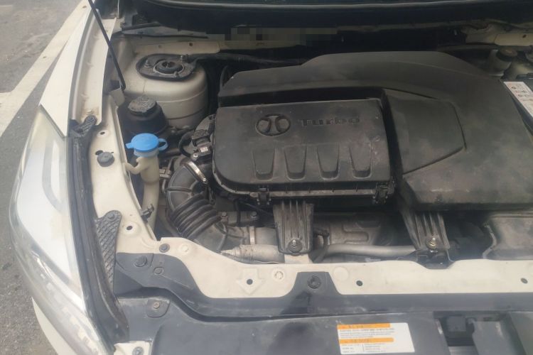 Used BAIC Senova X65 2015 2.0T manual Comfort trim level Engine Bay Right