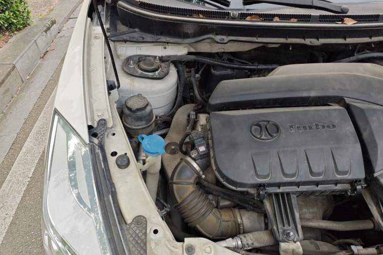 Used BAIC Senova X65 2015 2.0T Automatic Elite Model Engine Bay Right