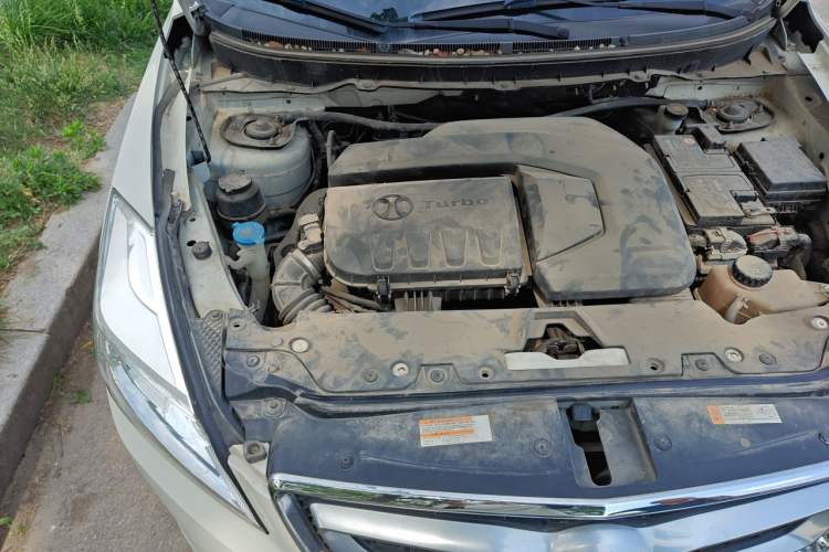 Used BAIC Senova X65 2015 2.0T Automatic Elite Model Engine Bay Right