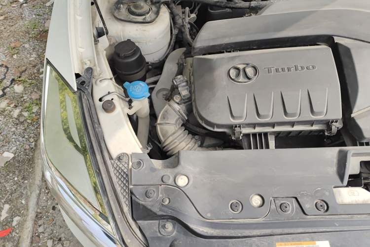 Used BAIC Senova X65 2015 2.0T Automatic Elite Model Engine Bay Right