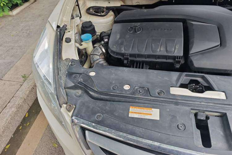 Used BAIC Senova X65 2015 2.0T Automatic Elite Model Engine Bay Right