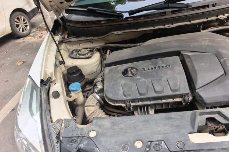 Used BAIC Senova X65 2015 2.0T Automatic Elite Model Engine Bay Right