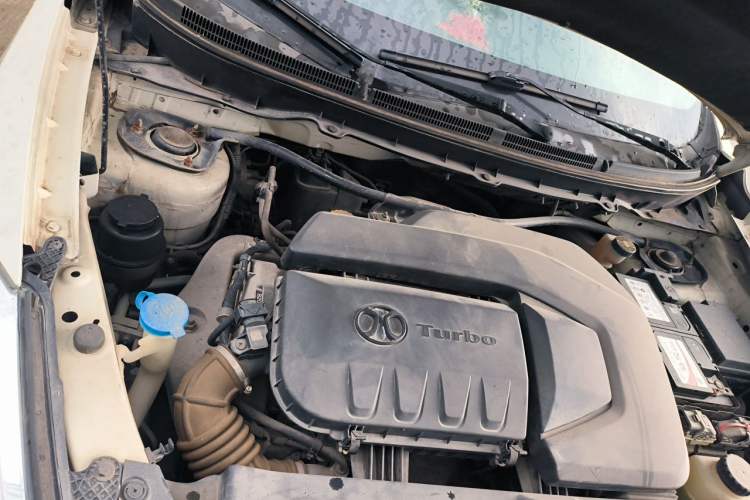 Used BAIC Senova X65 2015 2.0T Automatic Elite Model Engine Bay Right