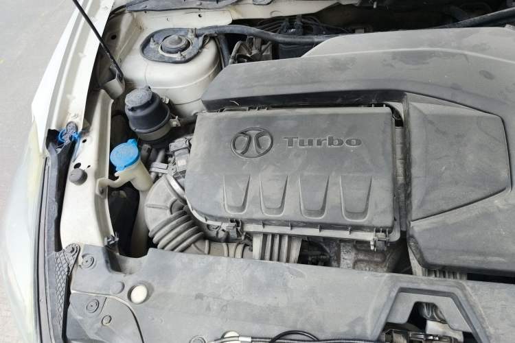 Used BAIC Senova X65 2015 2.0T manual Comfort trim level Engine Bay Right