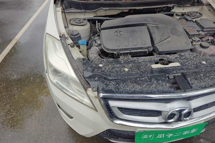Used BAIC Senova X65 2015 2.0T automatic comfort version Engine Bay Right