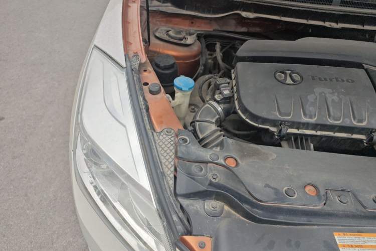 Used BAIC Senova X65 2015 2.0T Automatic Elite Model Engine Bay Right