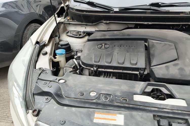 Used BAIC Senova X65 2015 2.0T Automatic Elite Model Engine Bay Right