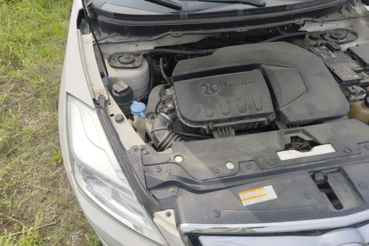 Used BAIC Senova X65 2015 2.0T Automatic Elite Model Engine Bay Right
