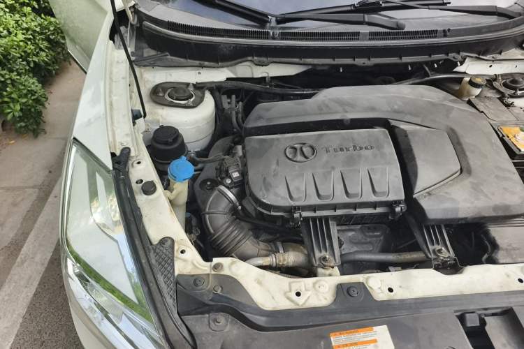 Used BAIC Senova X65 2015 2.0T Automatic Elite Model Engine Bay Right