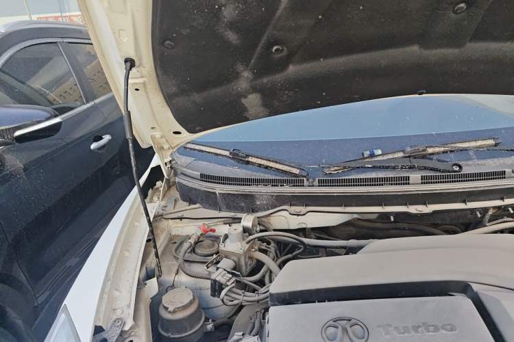 Used BAIC Senova X65 2015 2.0T Manual Luxury Edition Engine Bay Right