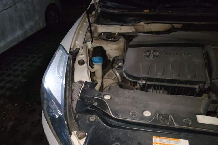 Used BAIC Senova X65 2015 2.0T Automatic Elite Model Engine Bay Right