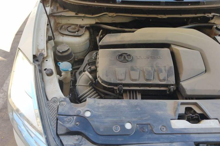 Used BAIC Senova X65 2015 2.0T Manual Elite Edition Engine Bay Right