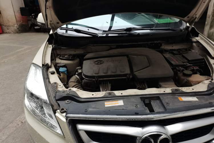 Used BAIC Senova X65 2015 2.0T Automatic Elite Model Engine Bay Right