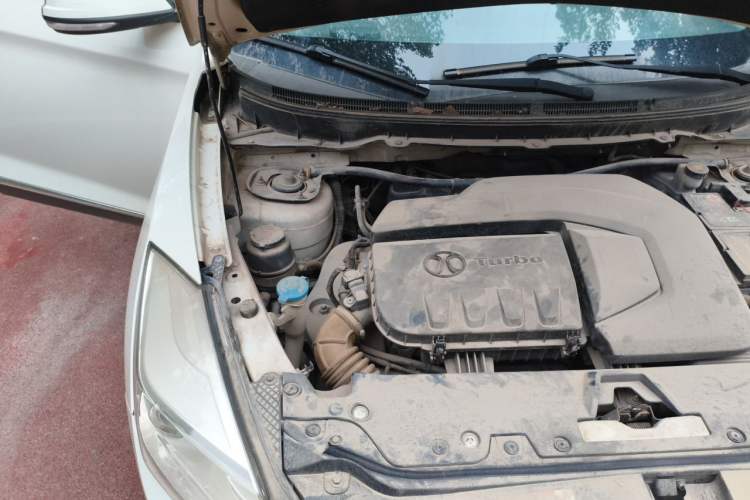 Used BAIC Senova X65 2015 2.0T Automatic Elite Model Engine Bay Right