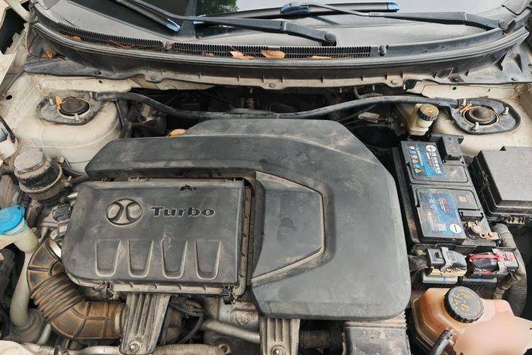 Used BAIC Senova X65 2015 2.0T automatic luxury version Engine Bay