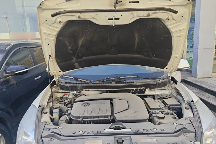 Used BAIC Senova X65 2015 2.0T Manual Luxury Edition Engine Bay
