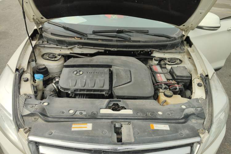 Used BAIC Senova X65 2015 2.0T Automatic Elite Model Engine Bay