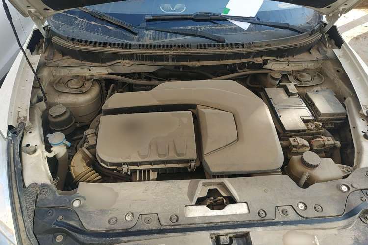 Used BAIC Senova X65 2015 2.0T manual Comfort trim level Engine Bay