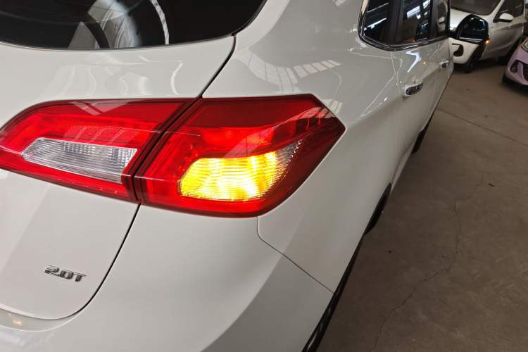 Used BAIC Senova X65 2015 2.0T automatic luxury version Exterior 3