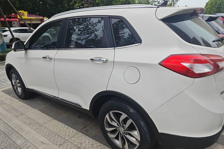 Used BAIC Senova X65 2015 2.0T Automatic Elite Model Exterior 5