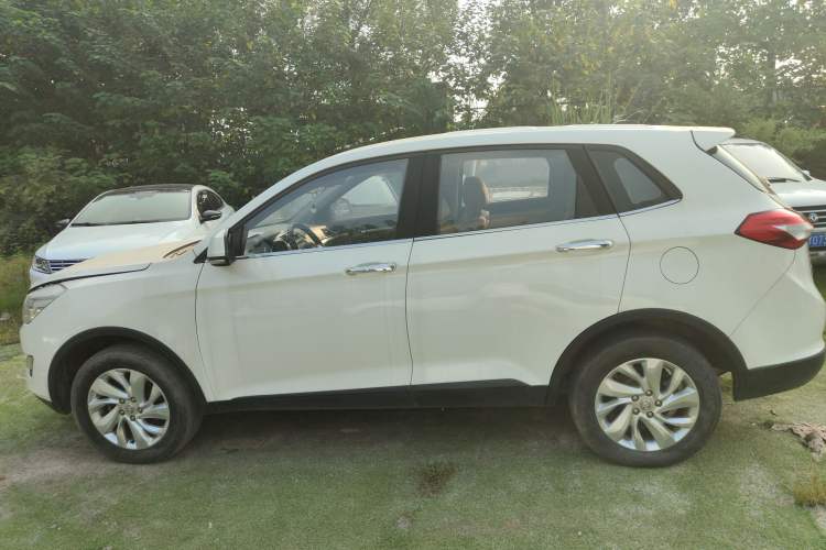 Used BAIC Senova X65 2015 2.0T manual Comfort trim level Exterior 5