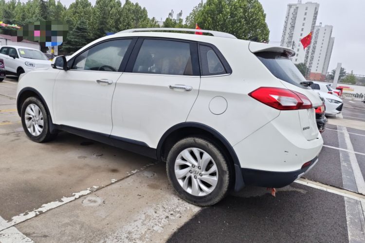 Used BAIC Senova X65 2015 2.0T manual Comfort trim level Exterior 5
